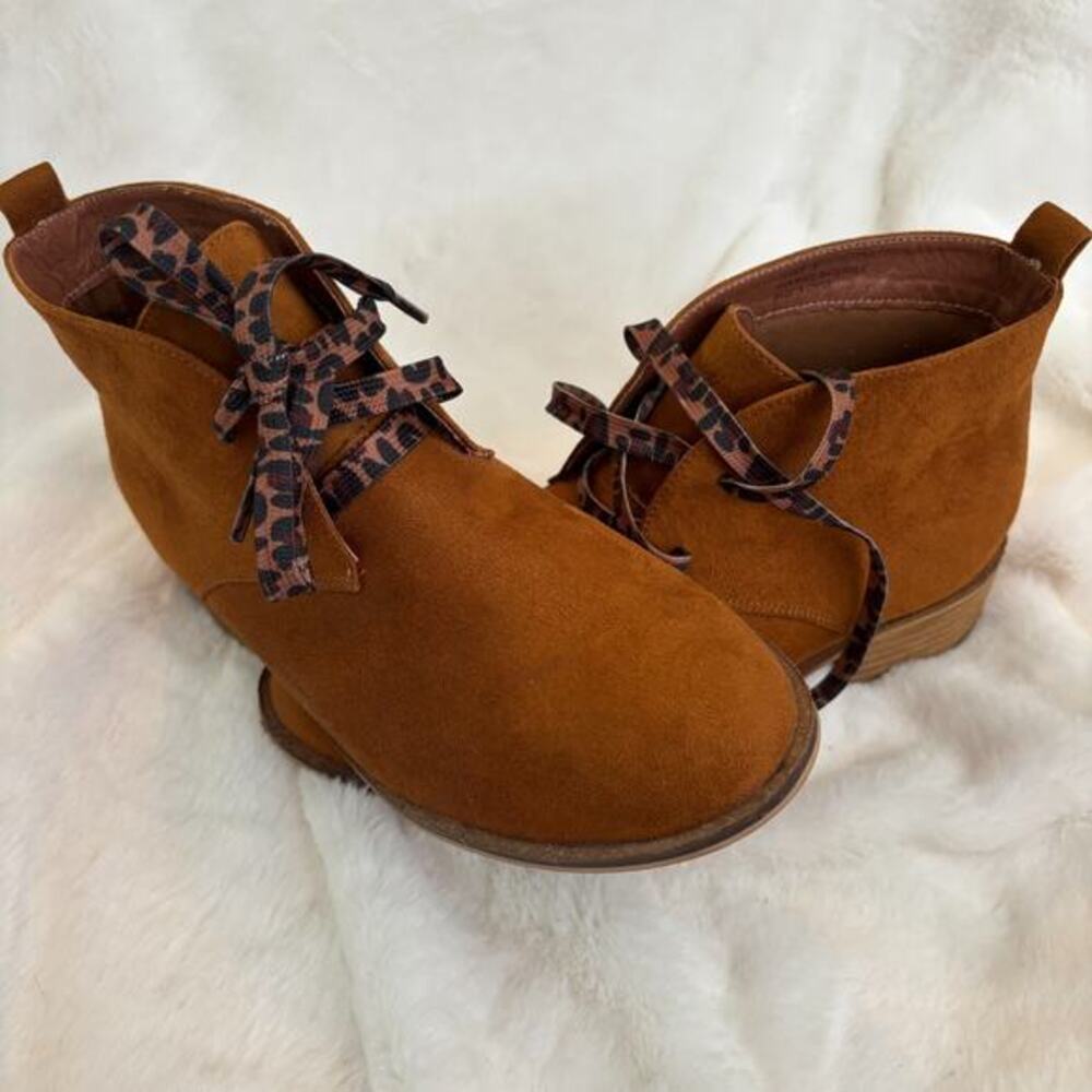 Hey Girl by Corkys Totes Chelsea Boots Faux Suede Brown + Leopard Laces Size 8 - Picture 1 of 8